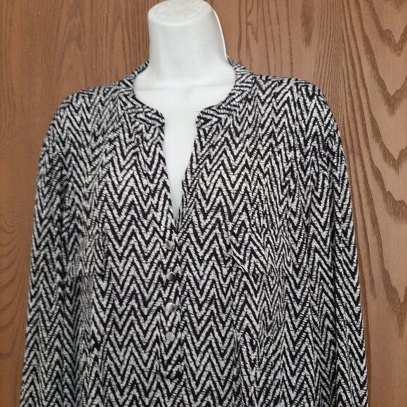 Cocomo Tops - Cocomo Woman Black White Zigzag Two Pocket Tunic Top 3X Henley Buttons